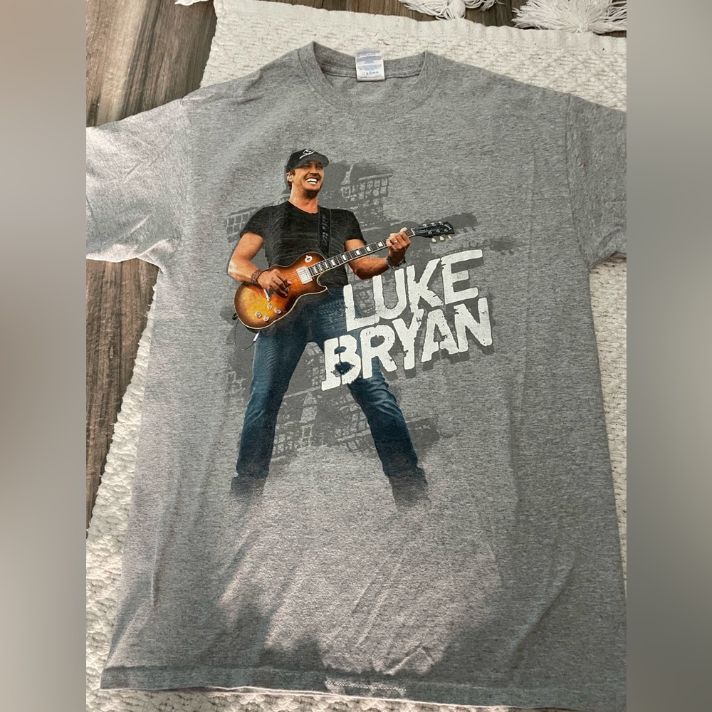 Luke Bryan- I don’t want this night to end concert tee, Gildan size medium.